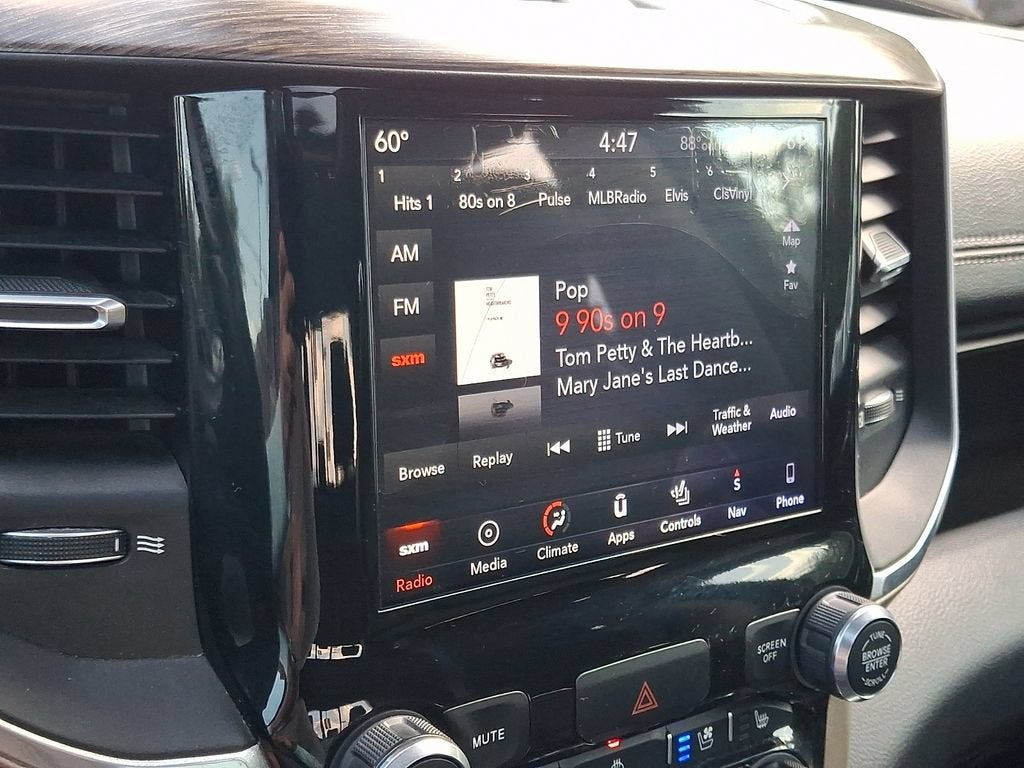 2019 RAM 1500 Laramie Crew Cab 4x4 5'7" Box