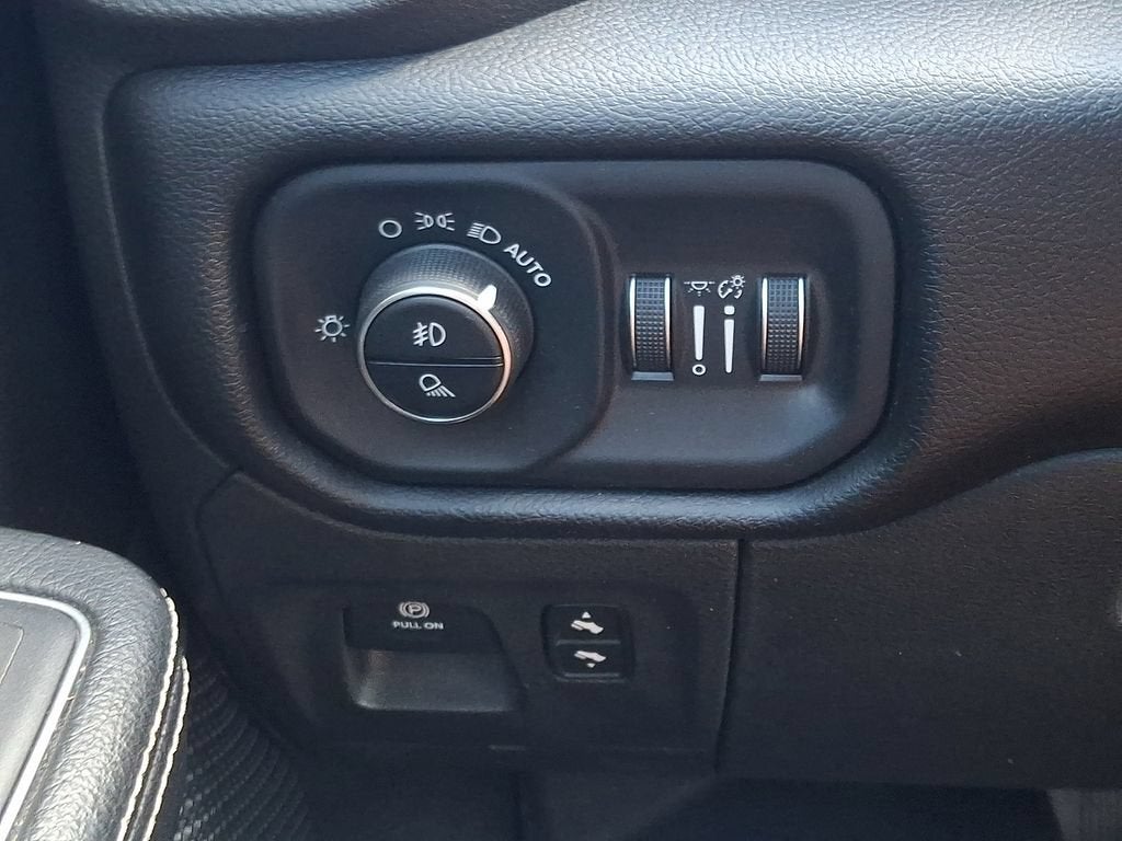 2019 RAM 1500 Laramie Crew Cab 4x4 5'7" Box