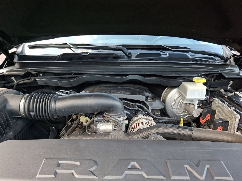 2019 RAM 1500 Laramie Crew Cab 4x4 5'7" Box