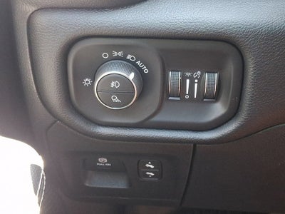 2022 RAM 1500 Laramie Crew Cab 4x4 5'7" Box