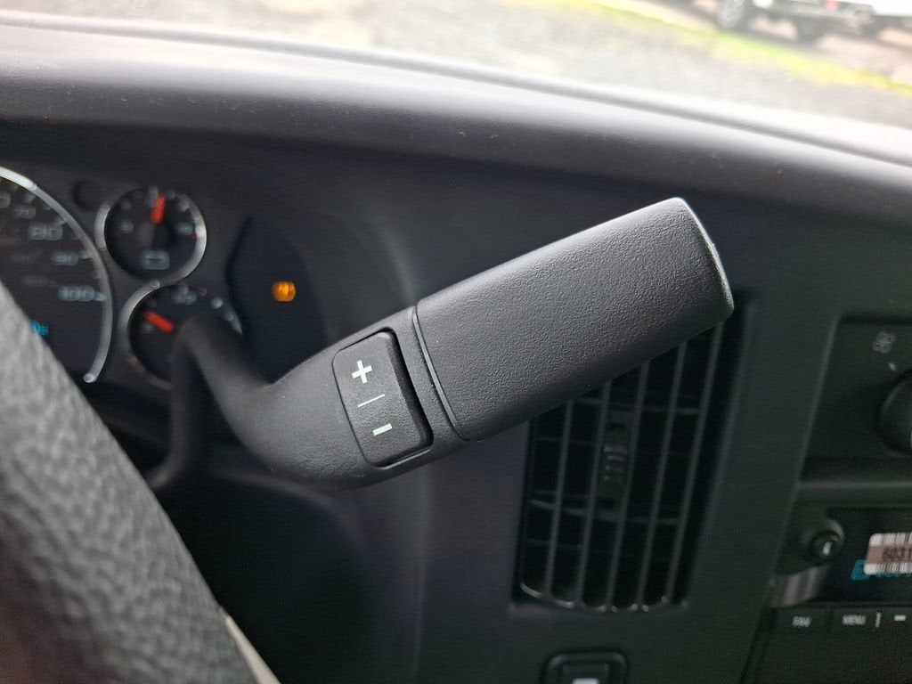 2025 GMC Savana Cutaway 3500 1WT