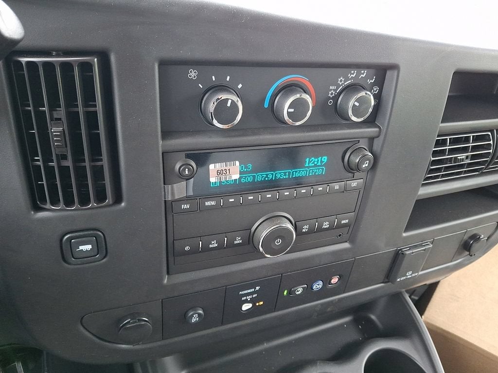 2025 GMC Savana Cutaway 3500 1WT