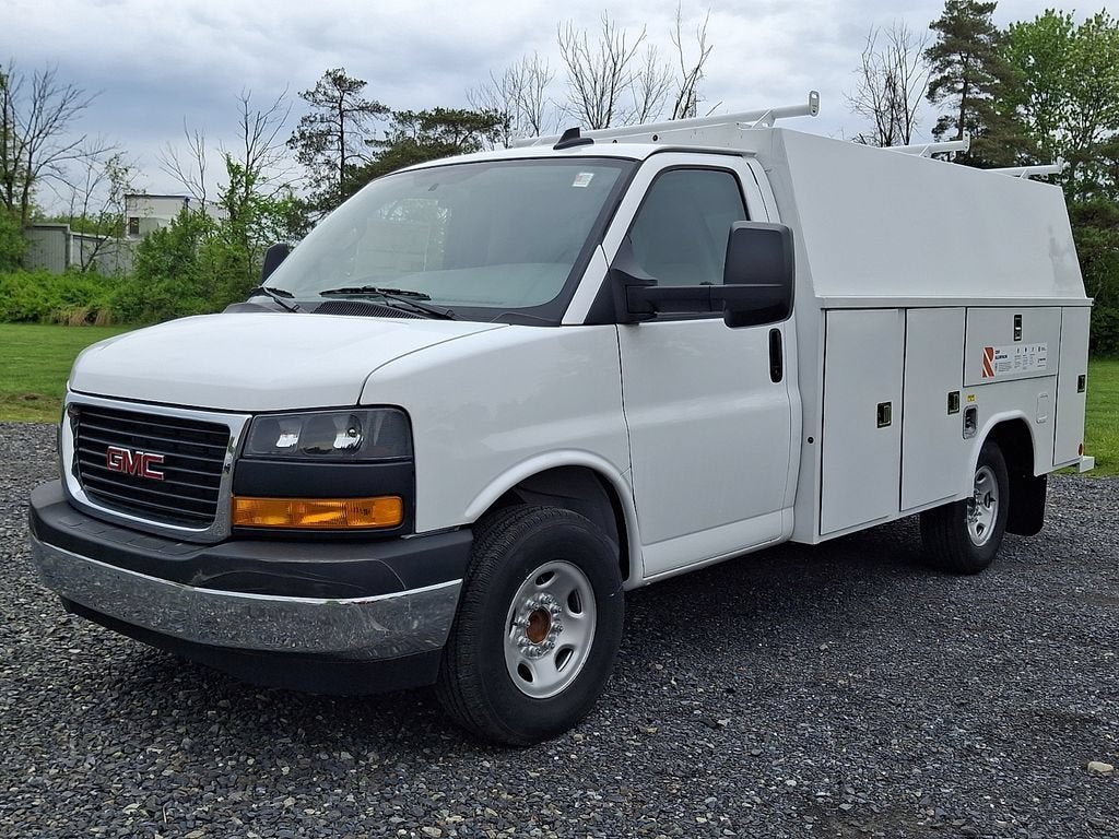 2025 GMC Savana Cutaway 3500 1WT