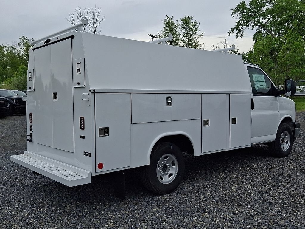 2025 GMC Savana Cutaway 3500 1WT