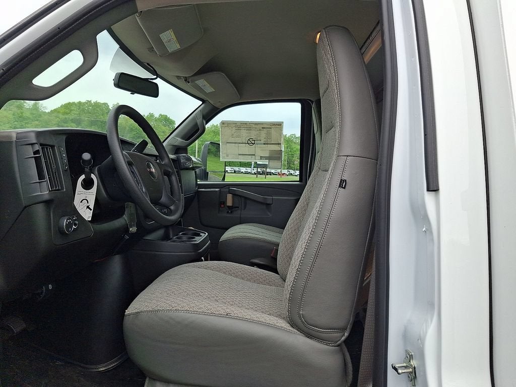 2025 GMC Savana Cutaway 3500 1WT
