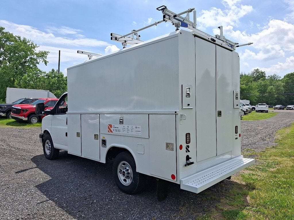 2025 GMC Savana Cutaway 3500 1WT