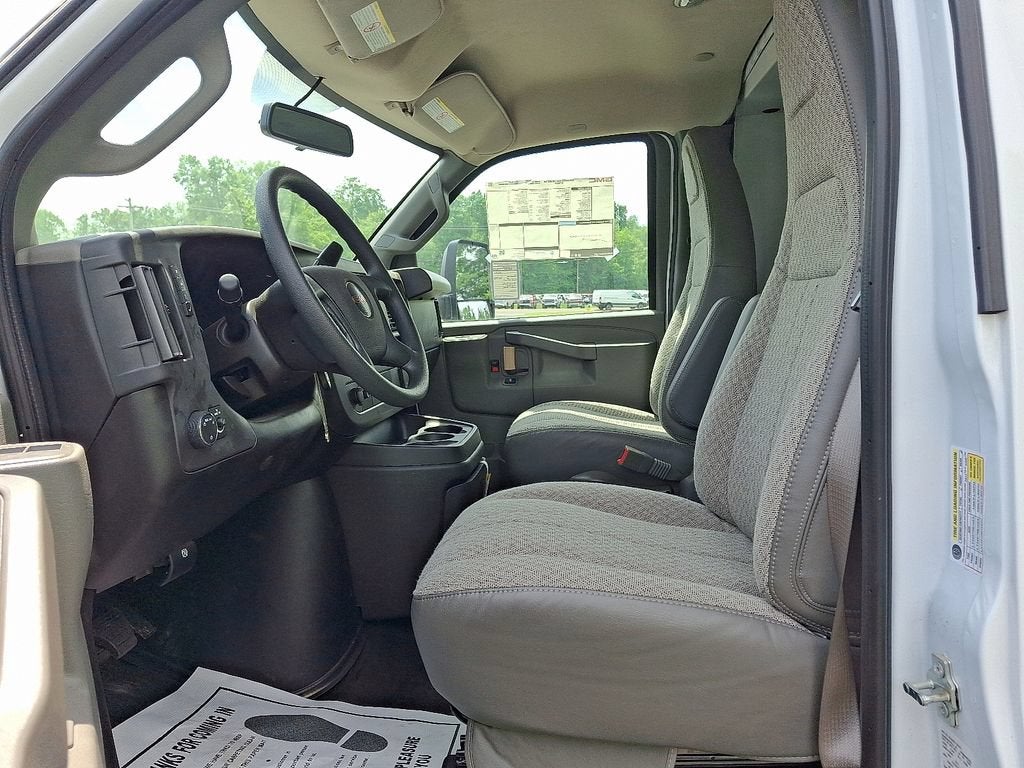 2025 GMC Savana Cutaway 3500 1WT