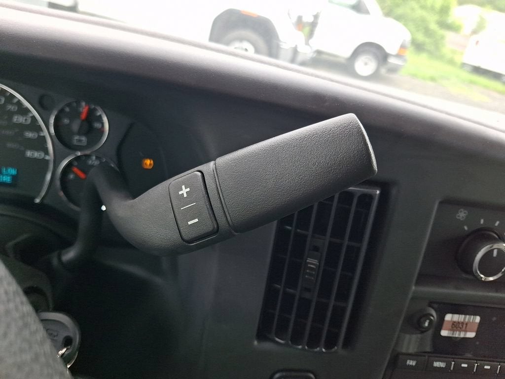 2025 GMC Savana Cutaway 3500 1WT