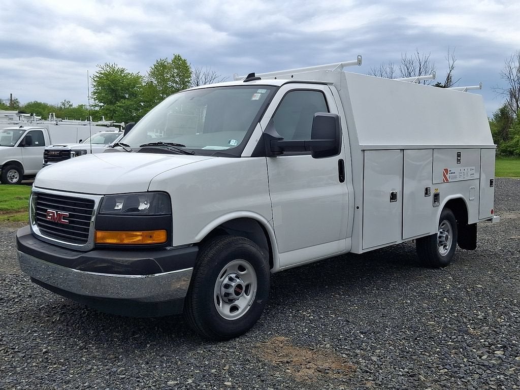 2025 GMC Savana Cutaway 3500 1WT