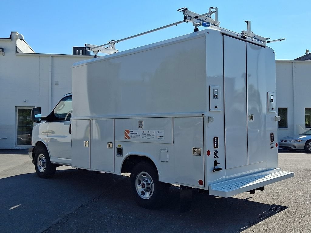 2025 GMC Savana Cutaway 3500 1WT