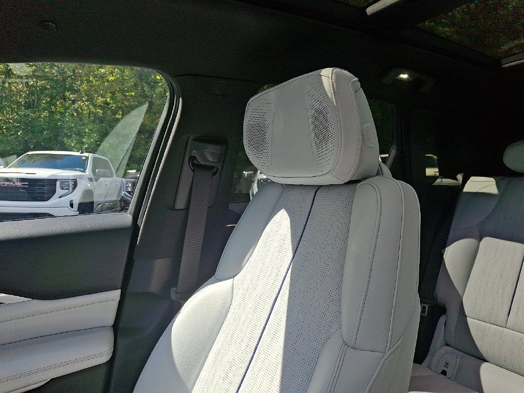 2024 Cadillac LYRIQ Luxury 3