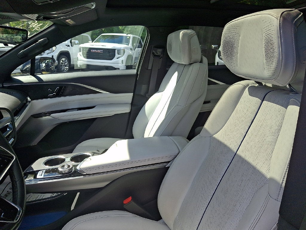 2024 Cadillac LYRIQ Luxury 3