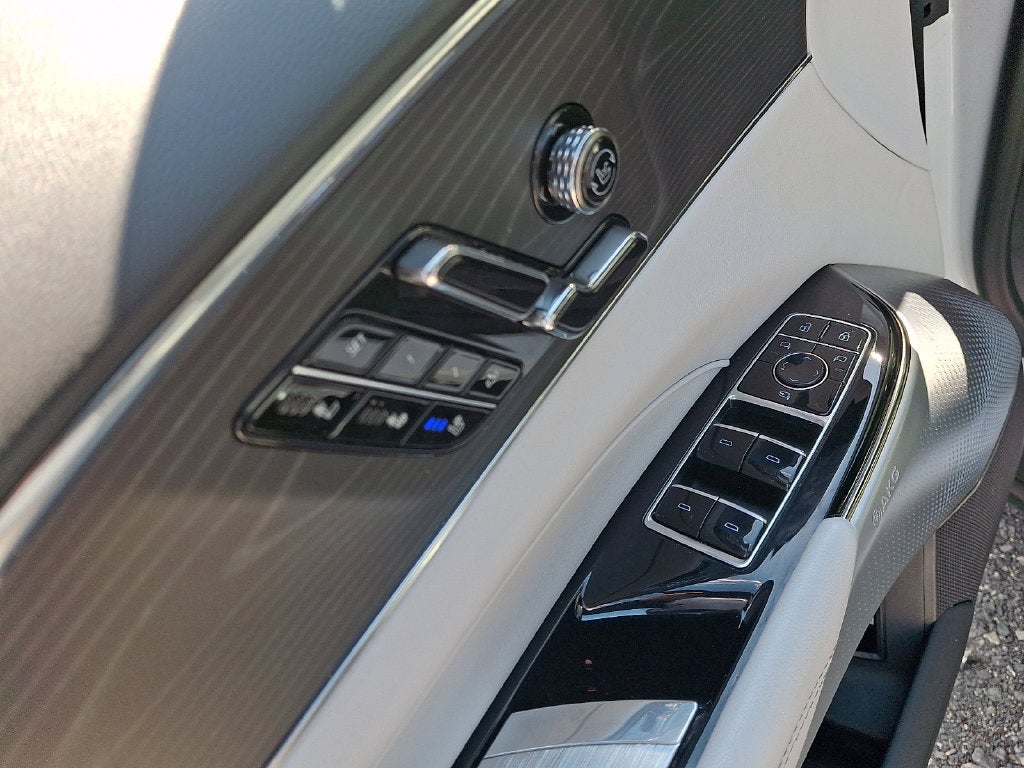 2024 Cadillac LYRIQ Luxury 3