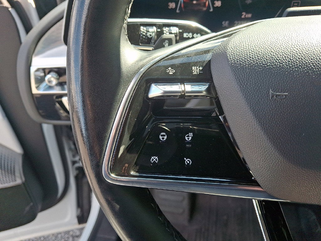 2024 Cadillac LYRIQ Luxury 3