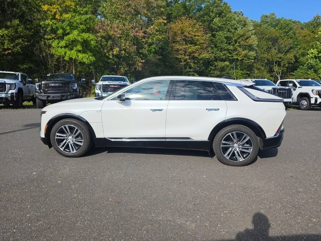 2024 Cadillac LYRIQ Luxury 3