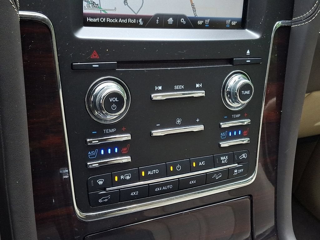 2015 Lincoln Navigator L Base