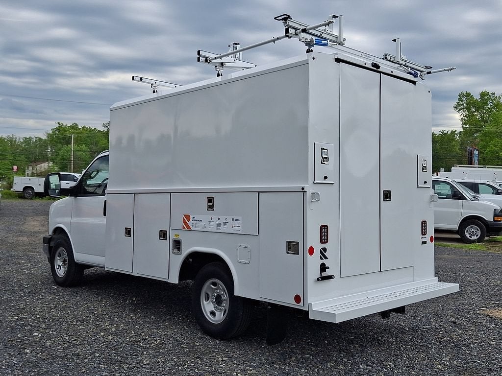 2025 GMC Savana Cutaway 3500 1WT