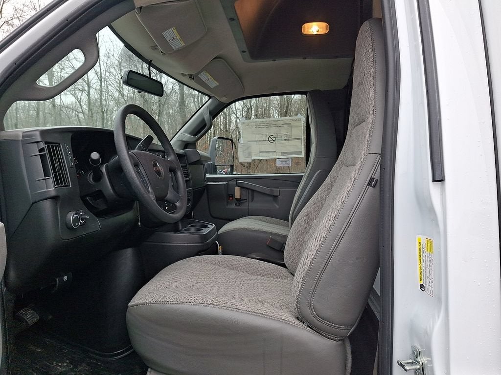 2025 GMC Savana Cutaway 3500 1WT