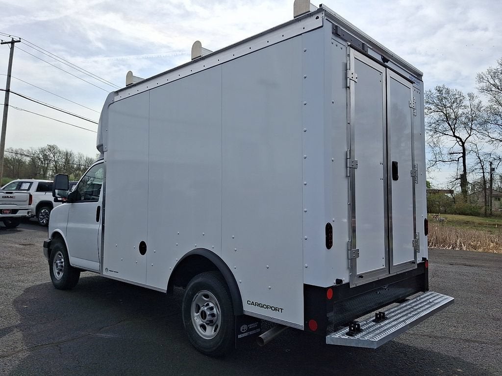 2026 GMC Savana Cutaway 3500 1WT