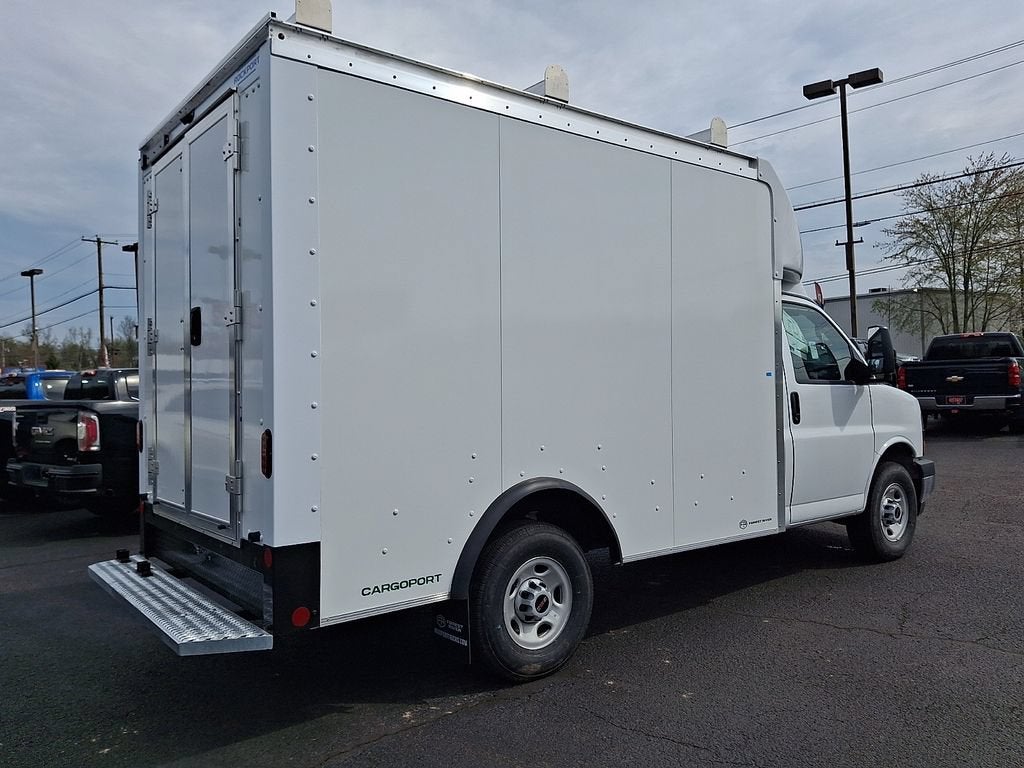 2026 GMC Savana Cutaway 3500 1WT