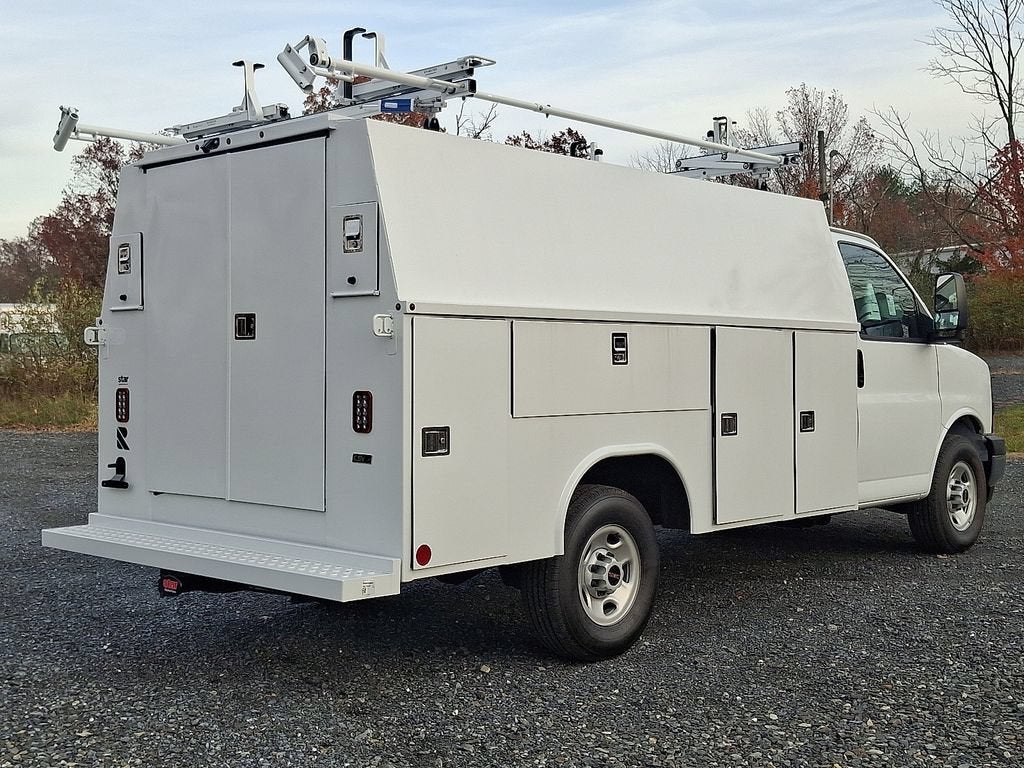 2025 GMC Savana Cutaway 3500 1WT