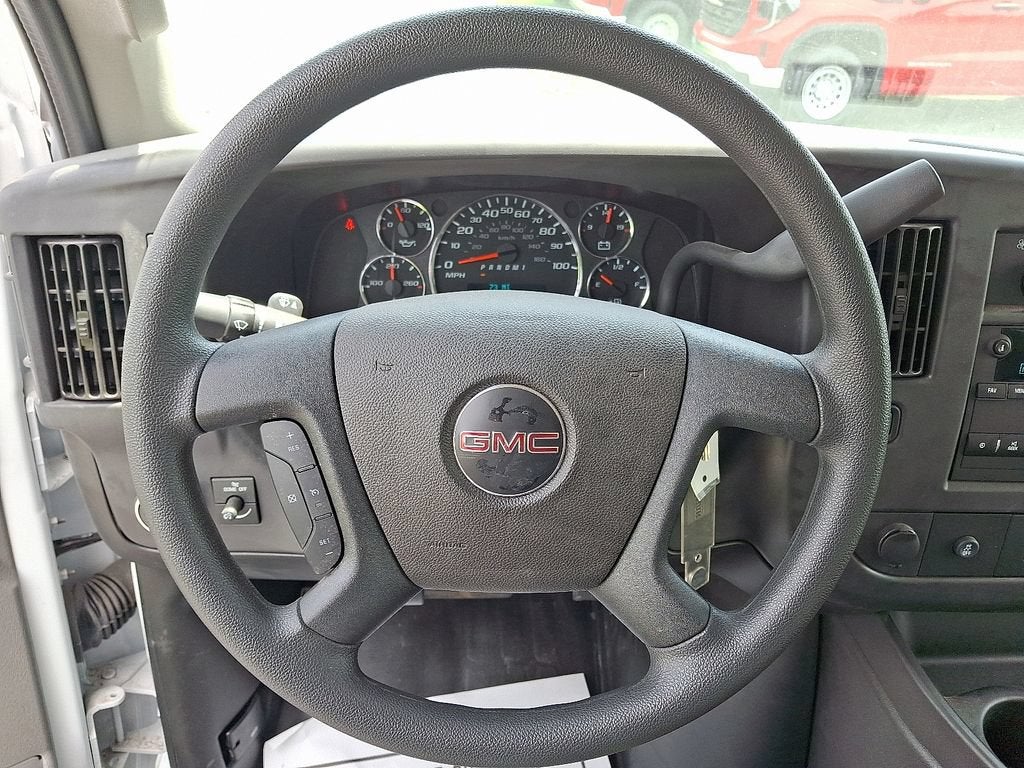 2025 GMC Savana Cutaway 3500 1WT
