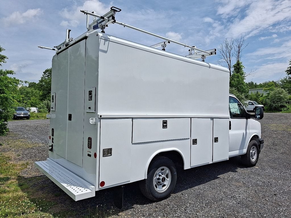 2025 GMC Savana Cutaway 3500 1WT