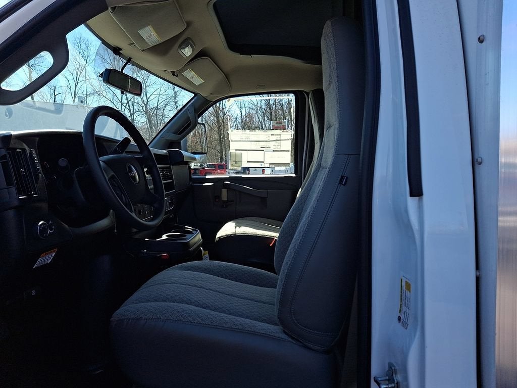 2026 GMC Savana Cutaway 3500 1WT
