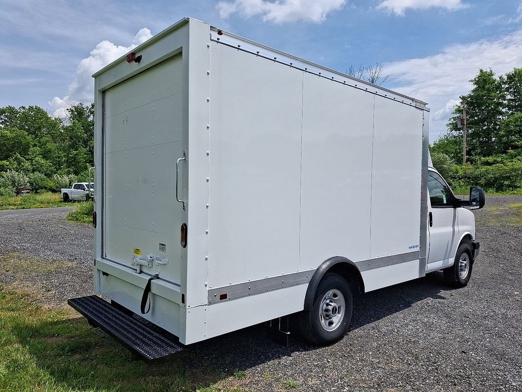 2025 GMC Savana Cutaway 3500 1WT