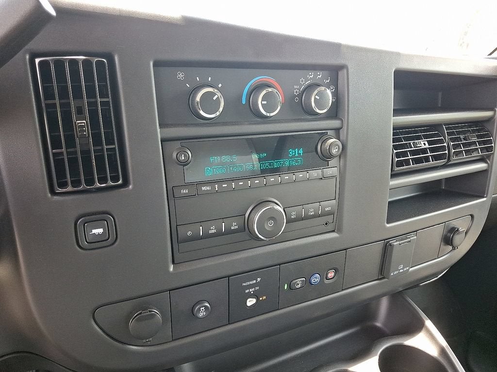 2025 GMC Savana Cutaway 3500 1WT