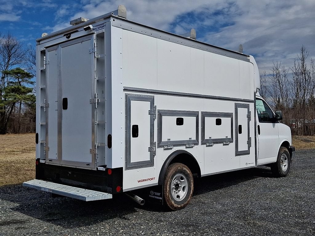 2026 GMC Savana Cutaway 3500 1WT