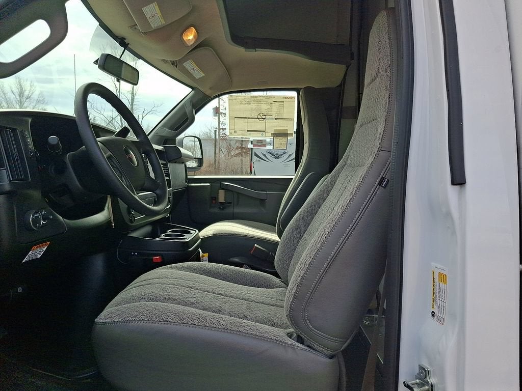 2026 GMC Savana Cutaway 3500 1WT