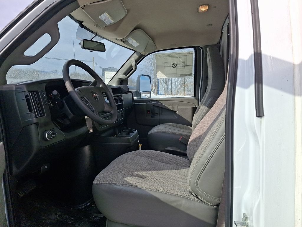 2025 GMC Savana Cutaway 4500 2WT