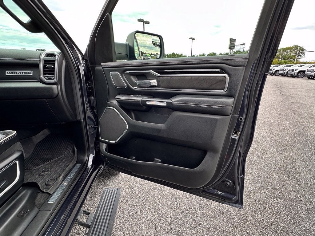 2020 RAM 1500 Laramie Crew Cab 4x4 5'7" Box