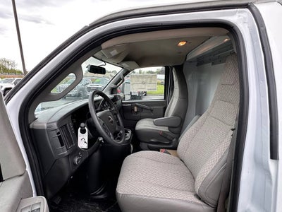 2025 GMC Savana Cutaway 3500 1WT
