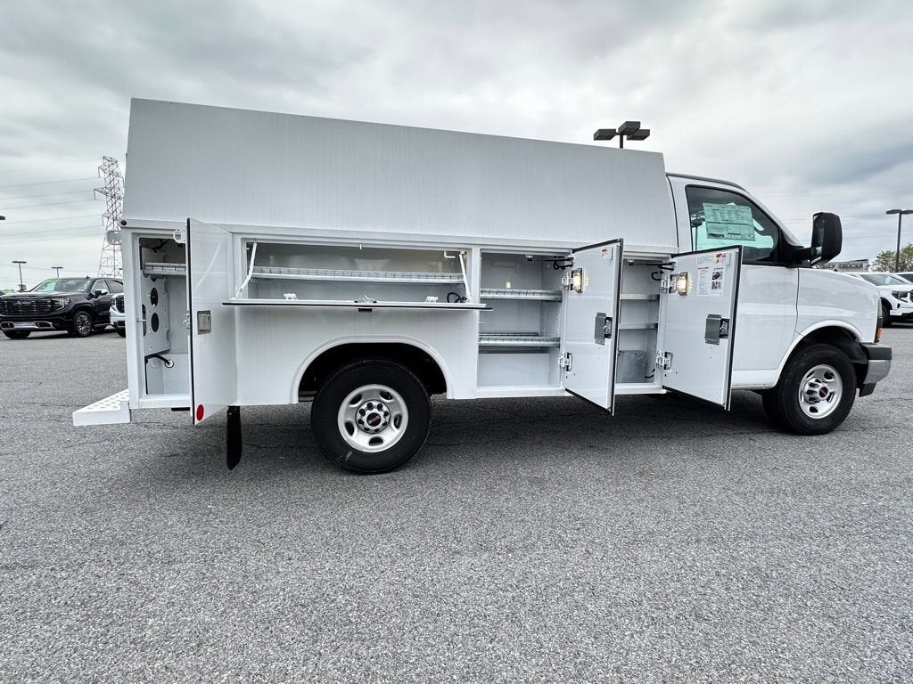 2025 GMC Savana Cutaway 3500 1WT