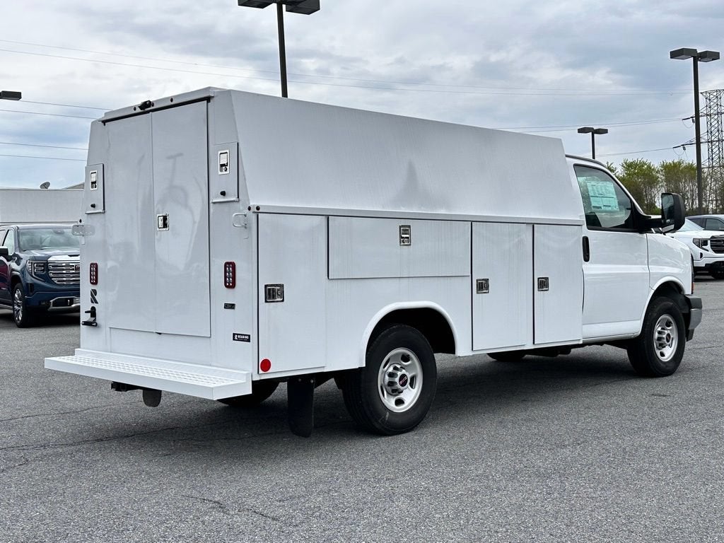 2025 GMC Savana Cutaway 3500 1WT