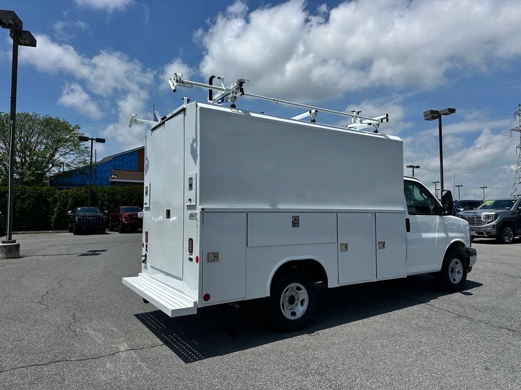 2025 GMC Savana Cutaway 3500 1WT