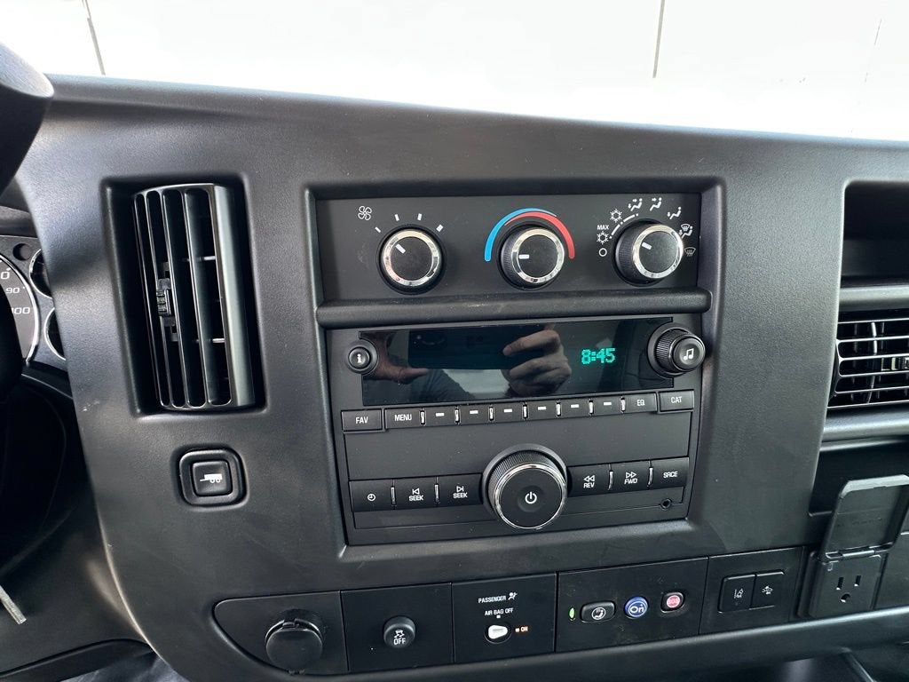 2025 GMC Savana Cutaway 3500 1WT