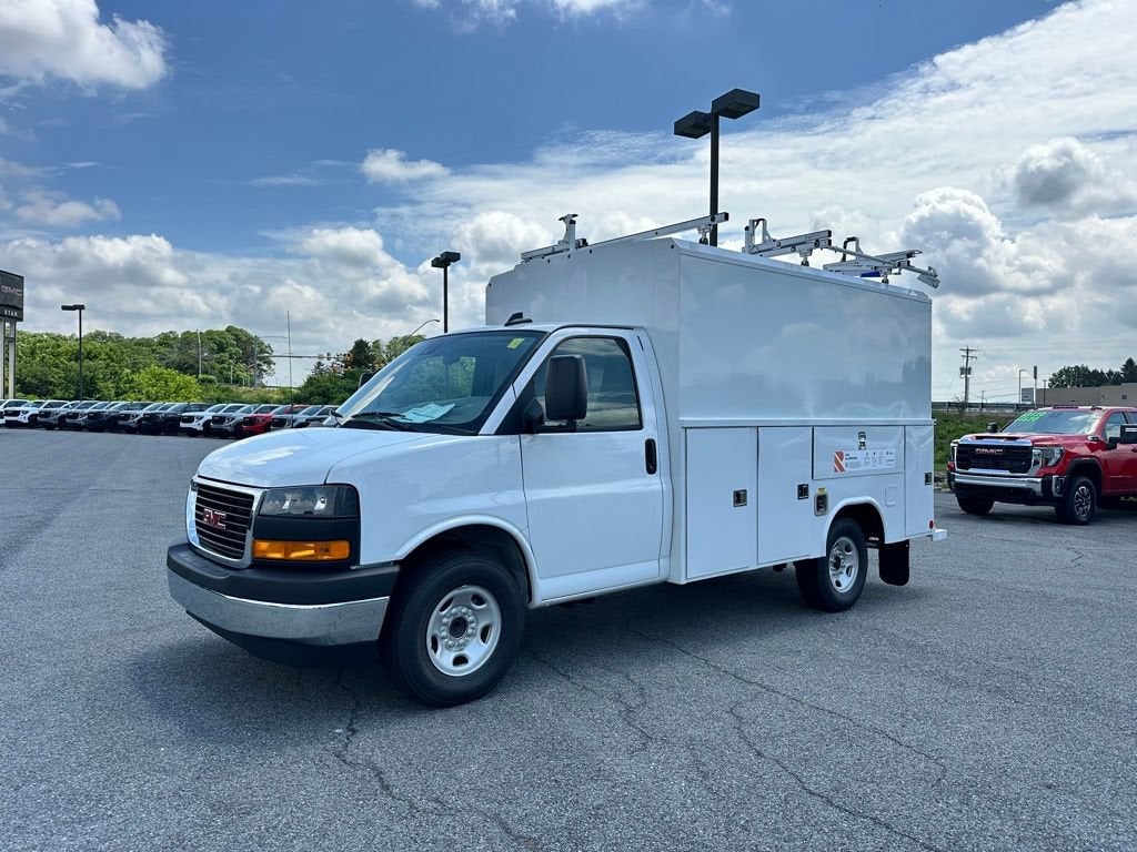 2025 GMC Savana Cutaway 3500 1WT