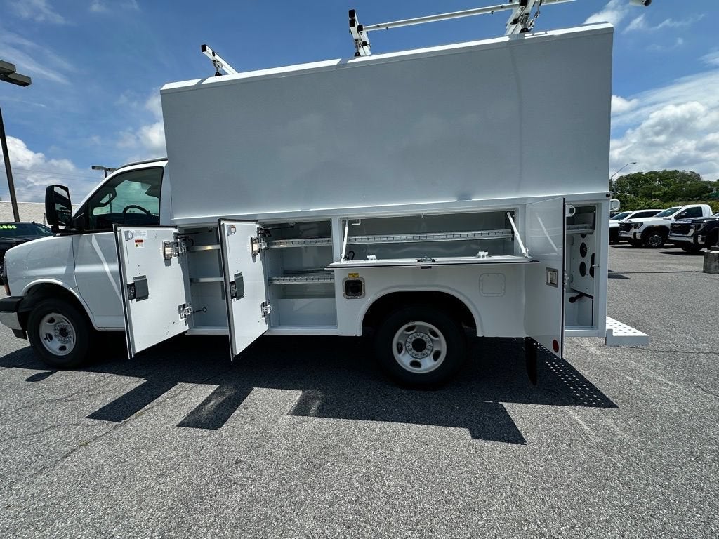 2025 GMC Savana Cutaway 3500 1WT