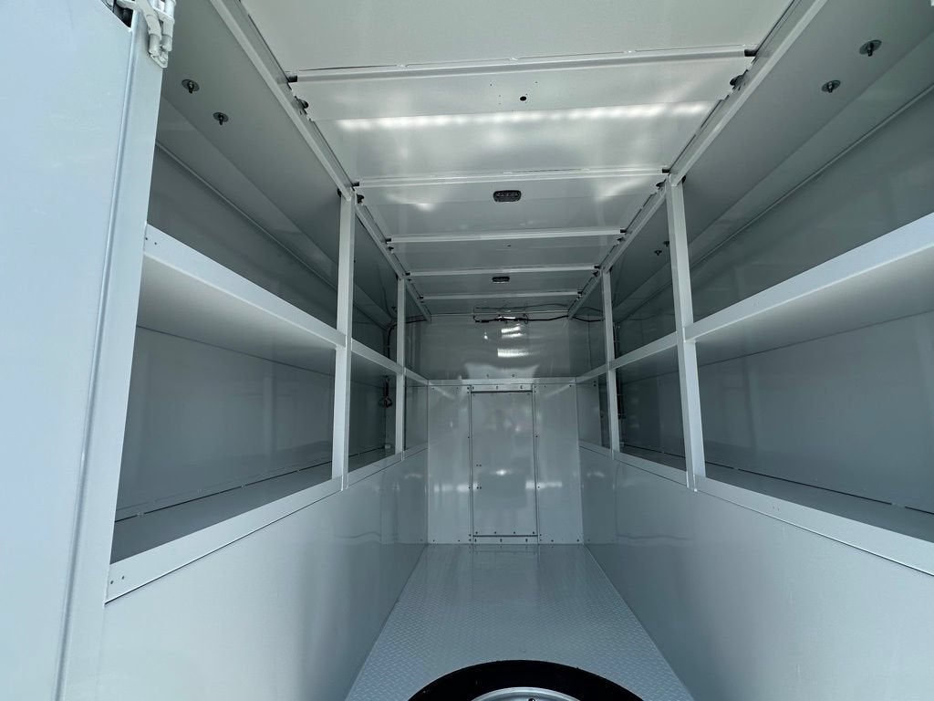 2025 GMC Savana Cutaway 3500 1WT