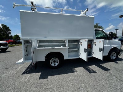 2025 GMC Savana Cutaway 3500 1WT