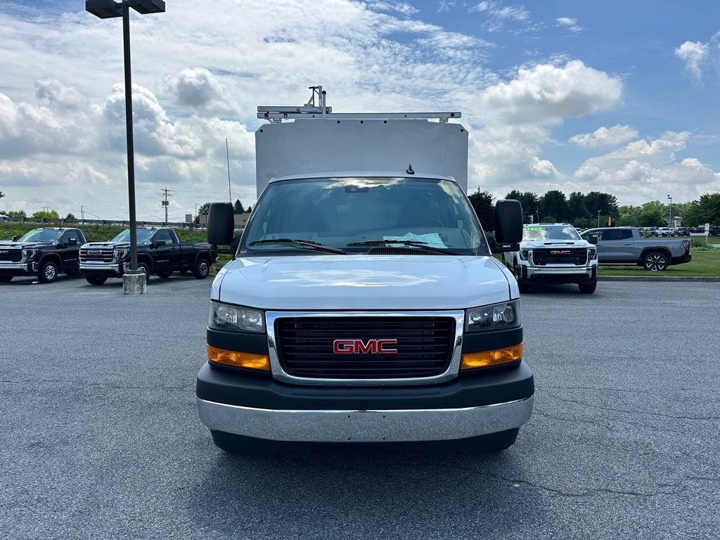 2025 GMC Savana Cutaway 3500 1WT