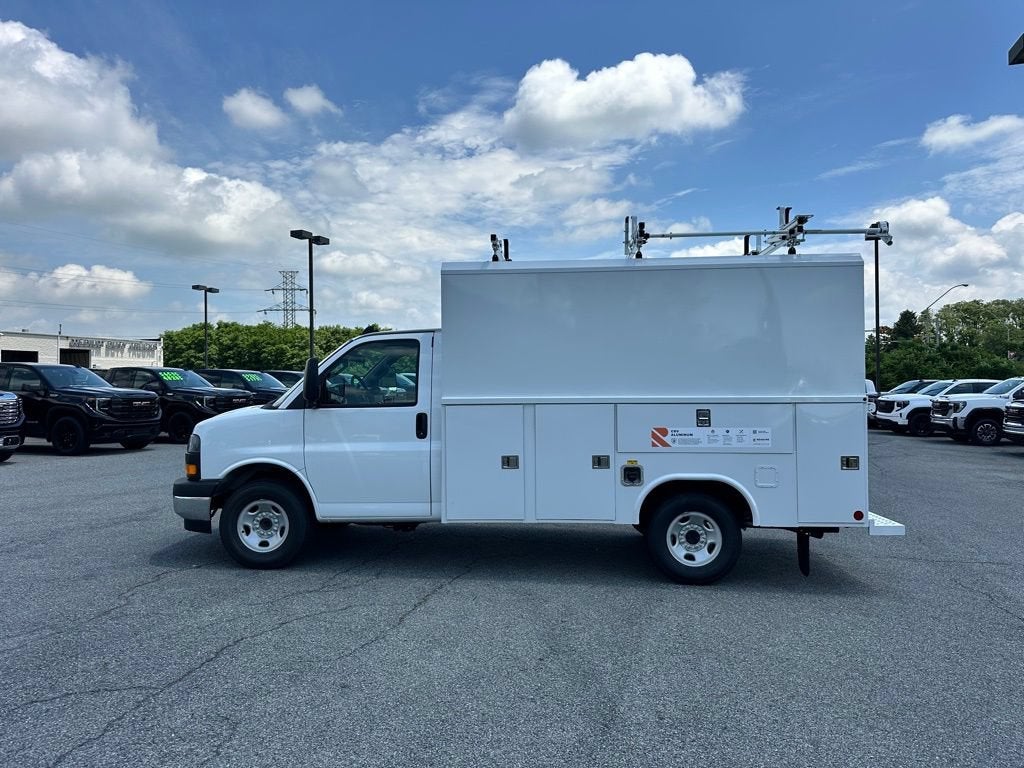 2025 GMC Savana Cutaway 3500 1WT