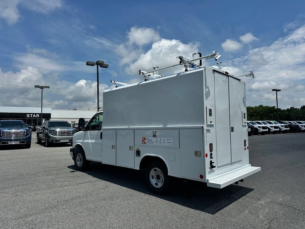 2025 GMC Savana Cutaway 3500 1WT