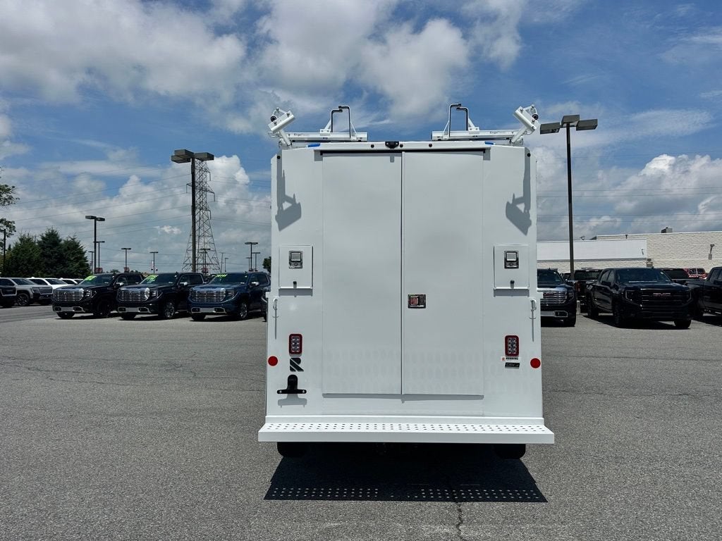 2025 GMC Savana Cutaway 3500 1WT