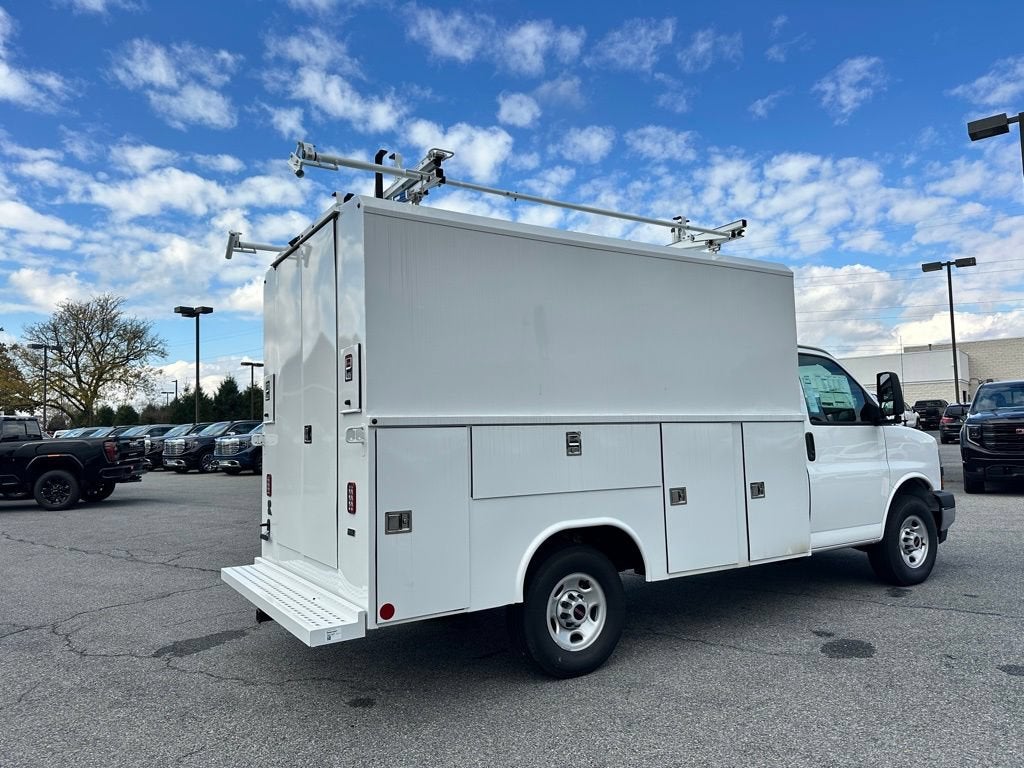 2025 GMC Savana Cutaway 3500 1WT