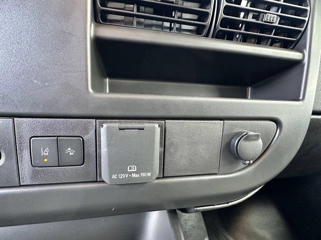 2025 GMC Savana Cutaway 3500 1WT