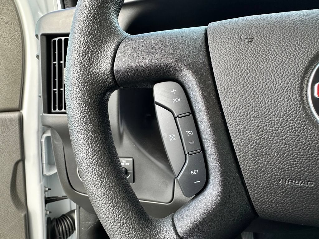 2025 GMC Savana Cutaway 3500 1WT